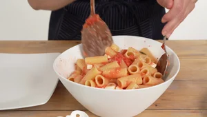 Fast Caprese Pasta: Easy Mediterranean Summer Recipe